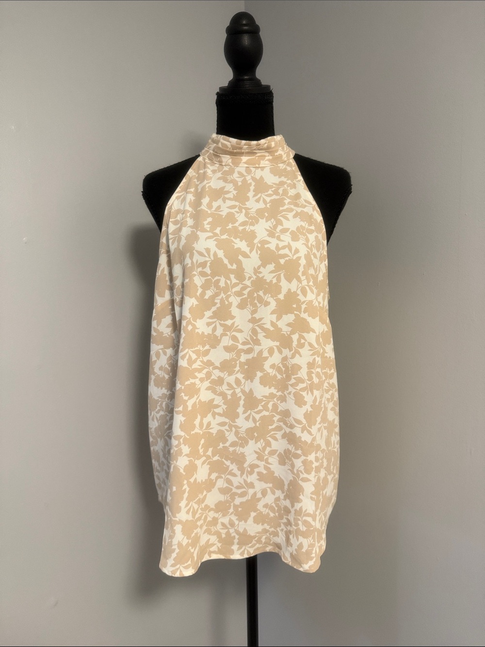 41 Hawthorn Cream and White Floral Halter Tank Top